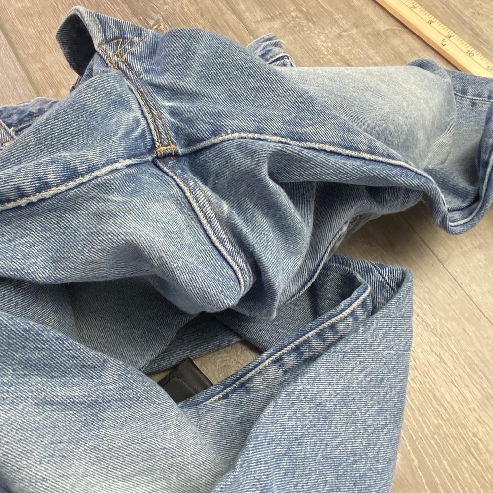 Levis 501 Jeans Mens 33x32 Blue Light Wash Denim Button Fly Straight Leg Classic - Picture 11 of 13